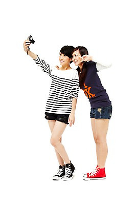 포토 JPG 스튜디오촬영 전신 외국인 해외기획촬영 해외 우먼라이프 라이프스타일 여자 2011년태국 포즈 운동화 반바지 청소년 놀이 양갈래머리 어깨동무 실내 서기 웃음 들기 누끼 사람 동양인 손짓 두명 라이프 10대 캐주얼 친구 카메라 사진촬영 우정 디지털카메라 셀프카메라 즐거움 브이 기념사진 여자만 십대만 십대여자만 국내포토 헤어스타일 옷 감정 신발 바지 관계 모션 표정 인종 내부 생활 전자제품 촬영 파일형식