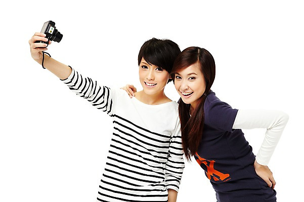 포토 JPG 스튜디오촬영 외국인 해외기획촬영 해외 우먼라이프 라이프스타일 여자 2011년태국 허리손 포즈 모션 청소년 놀이 양갈래머리 어깨동무 실내 서기 미소 웃음 들기 누끼 사람 동양인 상반신 취미 두명 라이프 10대 캐주얼 친구 카메라 사진촬영 우정 디지털카메라 셀프카메라 즐거움 기념사진 여자만 십대만 십대여자만 국내포토 헤어스타일 옷 감정 관계 표정 인종 내부 생활 전자제품 촬영 파일형식