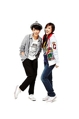 포토 JPG 스튜디오촬영 전신 외국인 모델 해외기획촬영 모자 해외 우먼라이프 라이프스타일 여자 2011년태국 포즈 운동화 모션 청소년 놀이 양갈래머리 실내 서기 미소 웃음 누끼 사람 동양인 두명 라이프 10대 캐주얼 친구 우정 청바지 멜빵바지 멜빵 즐거움 여자만 십대만 십대여자만 국내포토 헤어스타일 잡화 옷 감정 신발 바지 관계 표정 인종 내부 생활 파일형식