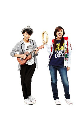 포토 JPG 스튜디오촬영 전신 외국인 해외기획촬영 모자 해외 우먼라이프 라이프스타일 여자 2011년태국 악기 음악 포즈 운동화 연주 모션 청소년 놀이 양갈래머리 현악기 타악기 실내 서기 미소 웃음 들기 누끼 사람 동양인 취미 두명 라이프 앞모습 10대 캐주얼 친구 우정 청바지 우쿨렐레 멜빵바지 멜빵 즐거움 탬버린 여자만 십대만 십대여자만 국내포토 헤어스타일 잡화 옷 감정 뷰포인트 신발 바지 관계 문화예술 표정 인종 내부 생활 파일형식