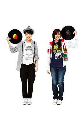 포토 JPG 스튜디오촬영 전신 외국인 해외기획촬영 모자 해외 우먼라이프 라이프스타일 여자 2011년태국 음악 포즈 운동화 노래 모션 청소년 놀이 양갈래머리 실내 서기 미소 웃음 들기 누끼 사람 동양인 취미 두명 라이프 앞모습 10대 캐주얼 친구 우정 음악감상 감상 청바지 레코드 멜빵바지 멜빵 즐거움 여자만 십대만 십대여자만 국내포토 헤어스타일 잡화 옷 감정 뷰포인트 신발 바지 관계 문화예술 표정 인종 내부 생활 음반 파일형식