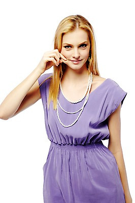 포토 JPG 스튜디오촬영 서양인 외국인 백인 모델 해외기획촬영 긴머리 원피스 여자 패션 2010년태국 포즈 목걸이 모션 실내 한명 서기 미소 누끼 사람 손짓 상반신 20대 성인 앞모습 치마 금발 손들기 꼬집기 의료성형뷰티 여자만 여자한명만 성인여자만 청년만 청년여자만 성인한명만 청년여자한명만 성인여자한명만 성인만 국내포토 1 헤어스타일 옷 뷰포인트 장신구 하의 표정 인종 청년 내부 파일형식