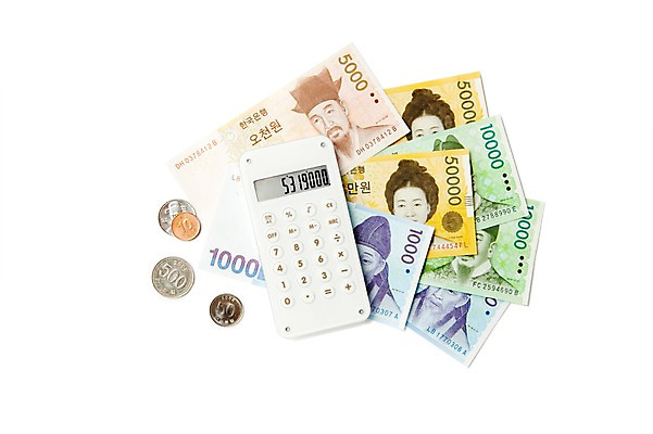 포토 JPG 스튜디오촬영 지폐 돈 실내 누끼 사람없음 금융 경제 동전 계산기 원화 회계 국내포토 문구용품 내부 장비 재산 파일형식