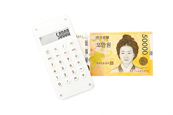 포토 JPG 스튜디오촬영 지폐 돈 실내 누끼 사람없음 금융 경제 계산기 원화 오만원 회계 국내포토 문구용품 내부 장비 재산 파일형식