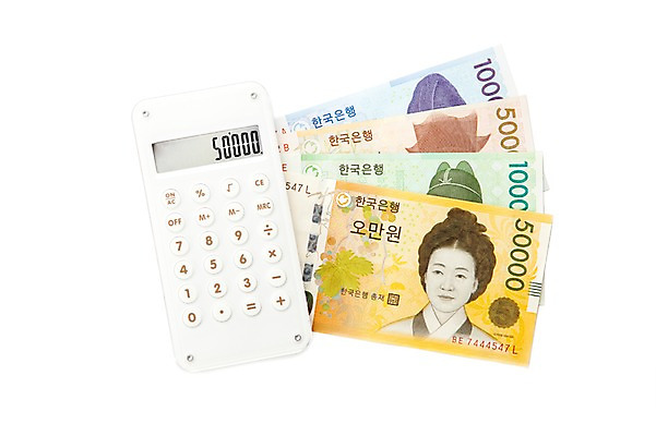 포토 JPG 스튜디오촬영 지폐 돈 실내 누끼 사람없음 금융 경제 계산기 원화 오만원 회계 국내포토 문구용품 내부 장비 재산 파일형식