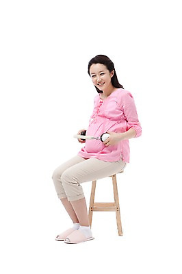 포토 JPG 스튜디오촬영 전신 라이프스타일 여자 행복 음악 포즈 의자 노래 실내 실내화 한명 미소 웃음 들기 누끼 사람 앉기 동양인 성인 라이프 캐주얼 30대 헤드폰 헤드셋 임산부 임신 감상 기쁨 한국인 출산 보호 즐거움 태교 여자만 여자한명만 성인여자만 성인한명만 성인여자한명만 장년만 장년여자만 장년여자한명만 성인만 국내포토 1 옷 감정 음향기기 가구 신발 컨셉 모션 문화예술 표정 인종 내부 생활 장년 파일형식