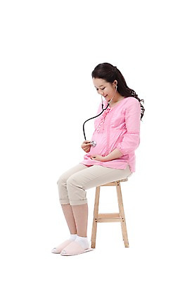 포토 JPG 스튜디오촬영 전신 라이프스타일 응시 여자 행복 포즈 의자 청진기 의료기기 실내 실내화 한명 미소 웃음 들기 누끼 사람 앉기 동양인 성인 라이프 캐주얼 30대 임산부 임신 기쁨 진료 한국인 의료용품 출산 보호 즐거움 여자만 여자한명만 성인여자만 성인한명만 성인여자한명만 장년만 장년여자만 장년여자한명만 성인만 국내포토 1 시선 옷 감정 가구 신발 컨셉 의학 모션 표정 인종 내부 생활 장년 파일형식