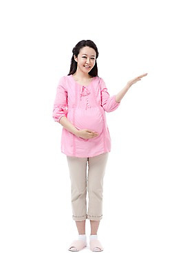 포토 JPG 스튜디오촬영 전신 라이프스타일 여자 행복 포즈 실내 실내화 한명 서기 미소 웃음 누끼 사람 동양인 손짓 성인 라이프 앞모습 캐주얼 30대 임산부 임신 기쁨 한국인 가리킴 출산 즐거움 여자만 여자한명만 성인여자만 성인한명만 성인여자한명만 장년만 장년여자만 장년여자한명만 성인만 국내포토 1 옷 감정 뷰포인트 신발 모션 표정 인종 내부 생활 장년 파일형식