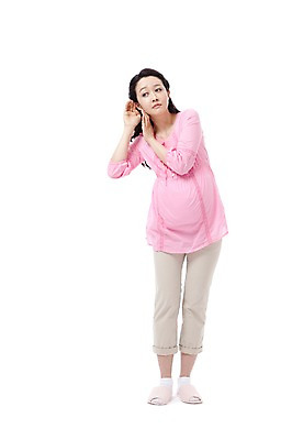 포토 JPG 스튜디오촬영 전신 라이프스타일 여자 행복 포즈 의자 실내 실내화 한명 서기 미소 웃음 누끼 사람 동양인 성인 라이프 앞모습 캐주얼 30대 임산부 임신 기쁨 듣기 한국인 출산 보호 즐거움 귓가 여자만 여자한명만 성인여자만 성인한명만 성인여자한명만 장년만 장년여자만 장년여자한명만 성인만 국내포토 1 옷 감정 뷰포인트 가구 신발 컨셉 모션 표정 인종 내부 생활 장년 파일형식