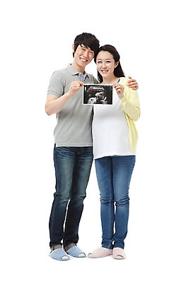 포토 JPG 스튜디오촬영 전신 라이프스타일 부부 커플 여자 남자 행복 포즈 남편 어깨동무 실내 실내화 서기 미소 웃음 들기 누끼 사람 동양인 성인 두명 라이프 앞모습 캐주얼 30대 화목 임산부 임신 기쁨 한국인 청바지 아내 출산 보호 즐거움 태아 초음파 초음파검사 초음파사진 장년만 성인만 국내포토 옷 감정 뷰포인트 신발 컨셉 바지 의학 관계 모션 표정 인종 내부 생활 장년 검사_조사 파일형식