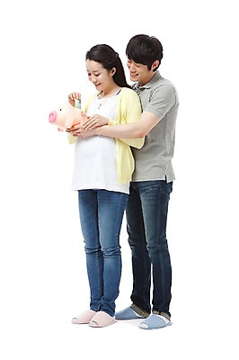 포토 JPG 스튜디오촬영 전신 라이프스타일 부부 커플 응시 여자 남자 행복 포즈 지폐 돈 안기 포옹 남편 실내 실내화 서기 미소 웃음 들기 누끼 사람 동양인 성인 두명 캐주얼 30대 금융 경제 화목 임산부 임신 기쁨 저축 한국인 돼지저금통 저금통 청바지 아내 돼지 출산 절약 만원 보호 즐거움 장년만 성인만 국내포토 시선 옷 감정 신발 컨셉 바지 포유류 관계 모션 표정 인종 내부 생활 장년 재산 파일형식