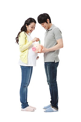 포토 JPG 스튜디오촬영 전신 라이프스타일 부부 커플 응시 여자 남자 행복 포즈 지폐 돈 남편 실내 실내화 서기 미소 웃음 들기 누끼 사람 동양인 성인 두명 라이프 캐주얼 30대 금융 경제 마주보기 화목 임산부 임신 기쁨 저축 한국인 돼지저금통 저금통 청바지 아내 돼지 출산 절약 만원 보호 즐거움 장년만 성인만 국내포토 시선 옷 감정 신발 컨셉 바지 포유류 관계 모션 표정 인종 내부 생활 장년 재산 파일형식