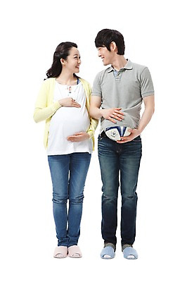 포토 JPG 스튜디오촬영 전신 라이프스타일 부부 커플 여자 남자 행복 포즈 축구공 공 남편 실내 실내화 서기 미소 웃음 누끼 사람 동양인 성인 두명 라이프 캐주얼 30대 마주보기 화목 임산부 임신 기쁨 한국인 구 청바지 아내 출산 원형 비교 보호 즐거움 장년만 성인만 국내포토 도형 옷 감정 신발 컨셉 바지 축구용품 관계 모션 표정 인종 내부 생활 장년 파일형식