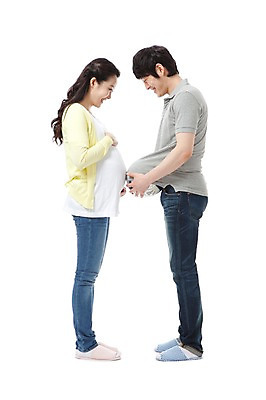 포토 JPG 스튜디오촬영 전신 라이프스타일 부부 커플 여자 남자 행복 포즈 축구공 공 남편 실내 실내화 서기 미소 웃음 누끼 사람 동양인 성인 두명 라이프 캐주얼 30대 마주보기 화목 임산부 임신 기쁨 한국인 구 청바지 아내 출산 원형 비교 보호 즐거움 장년만 성인만 국내포토 도형 옷 감정 신발 컨셉 바지 축구용품 관계 모션 표정 인종 내부 생활 장년 파일형식