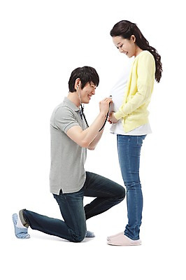 포토 JPG 스튜디오촬영 전신 라이프스타일 부부 커플 여자 남자 행복 포즈 청진기 의료기기 남편 실내 실내화 서기 미소 웃음 누끼 사람 동양인 성인 두명 라이프 캐주얼 30대 화목 임산부 임신 기쁨 진료 한국인 청바지 의료용품 아내 출산 보호 무릎꿇기 즐거움 장년만 성인만 국내포토 옷 감정 신발 컨셉 바지 의학 관계 모션 표정 인종 내부 생활 장년 파일형식