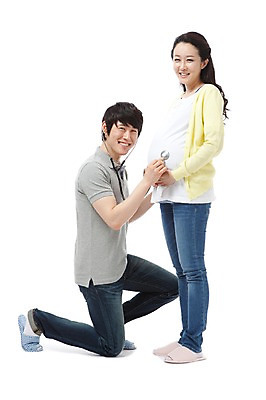 포토 JPG 스튜디오촬영 전신 라이프스타일 부부 커플 여자 남자 행복 포즈 청진기 의료기기 남편 실내 실내화 서기 미소 웃음 누끼 사람 동양인 성인 두명 라이프 캐주얼 30대 화목 임산부 임신 기쁨 진료 한국인 청바지 의료용품 아내 출산 보호 무릎꿇기 즐거움 장년만 성인만 국내포토 옷 감정 신발 컨셉 바지 의학 관계 모션 표정 인종 내부 생활 장년 파일형식