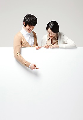 포토 JPG 스튜디오촬영 라이프스타일 배너 부부 커플 응시 여자 남자 행복 포즈 신혼부부 남편 안내 알림판 실내 사랑 서기 미소 웃음 누끼 사람 동양인 손짓 상반신 성인 두명 라이프 앞모습 30대 화목 기쁨 한국인 가리킴 아내 알림 즐거움 공지사항 장년만 성인만 소식_알림 국내포토 시선 감정 뷰포인트 컨셉 관계 모션 표정 인종 내부 생활 장년 신혼 파일형식