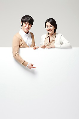 포토 JPG 스튜디오촬영 라이프스타일 배너 부부 커플 여자 남자 행복 포즈 신혼부부 남편 안내 알림판 실내 사랑 서기 미소 웃음 사람 동양인 손짓 상반신 성인 두명 라이프 앞모습 30대 화목 기쁨 한국인 가리킴 아내 알림 즐거움 공지사항 장년만 성인만 소식_알림 국내포토 감정 뷰포인트 컨셉 관계 모션 표정 인종 내부 생활 장년 신혼 파일형식