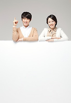 포토 JPG 스튜디오촬영 1 라이프스타일 배너 부부 커플 여자 남자 행복 포즈 신혼부부 남편 안내 알림판 실내 사랑 서기 미소 웃음 사람 동양인 손짓 상반신 성인 두명 라이프 앞모습 30대 화목 기쁨 한국인 가리킴 아내 알림 즐거움 공지사항 한가지 장년만 성인만 소식_알림 국내포토 감정 뷰포인트 컨셉 관계 모션 표정 인종 내부 생활 장년 신혼 파일형식
