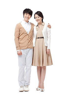 포토 JPG 스튜디오촬영 전신 라이프스타일 부부 커플 여자 남자 행복 포즈 신혼부부 모션 남편 어깨동무 실내 사랑 서기 미소 웃음 누끼 사람 동양인 성인 두명 라이프 앞모습 30대 화목 기쁨 한국인 아내 즐거움 장년만 성인만 국내포토 감정 뷰포인트 컨셉 관계 표정 인종 내부 생활 장년 신혼 파일형식