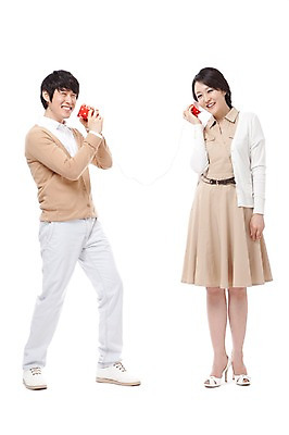 포토 JPG 스튜디오촬영 전신 라이프스타일 부부 커플 여자 남자 행복 포즈 신혼부부 남편 실내 사랑 서기 미소 웃음 들기 누끼 사람 동양인 성인 두명 라이프 30대 놀이용품 화목 기쁨 한국인 아내 실전화기 즐거움 전화놀이 실전화놀이 장년만 성인만 국내포토 감정 컨셉 관계 모션 놀이 표정 인종 내부 생활 장년 오브젝트 신혼 파일형식