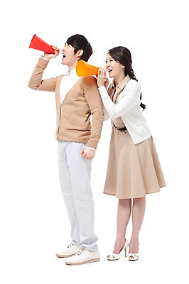 포토 JPG 스튜디오촬영 전신 라이프스타일 부부 커플 여자 남자 행복 포즈 신혼부부 응원 안내 실내 말하기 사랑 서기 미소 웃음 들기 누끼 사람 동양인 성인 두명 라이프 캐주얼 30대 확성기 기쁨 한국인 응원용품 메시지 알림 즐거움 장년만 성인만 소식_알림 국내포토 옷 감정 컨셉 관계 모션 표정 인종 내부 생활 장년 오브젝트 신혼 파일형식