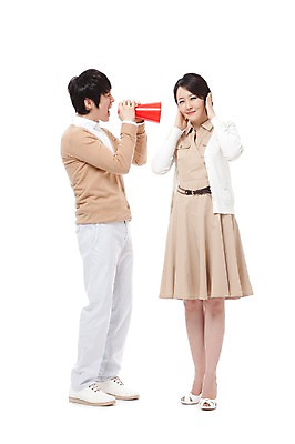 포토 JPG 스튜디오촬영 전신 라이프스타일 부부 커플 여자 남자 행복 포즈 신혼부부 응원 남편 실내 사랑 서기 들기 누끼 사람 동양인 성인 두명 라이프 30대 확성기 외침 한국인 응원용품 아내 찡그림 귀막기 시끄러움 소음 장년만 성인만 국내포토 감정 관계 모션 표정 인종 손짓 내부 생활 장년 소리 오브젝트 신혼 파일형식