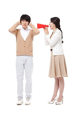 포토 JPG 스튜디오촬영 전신 라이프스타일 부부 커플 여자 남자 행복 포즈 신혼부부 응원 남편 실내 사랑 서기 들기 누끼 사람 동양인 성인 두명 라이프 30대 확성기 외침 한국인 응원용품 아내 찡그림 귀막기 시끄러움 소음 장년만 성인만 국내포토 감정 관계 모션 표정 인종 손짓 내부 생활 장년 소리 오브젝트 신혼 파일형식