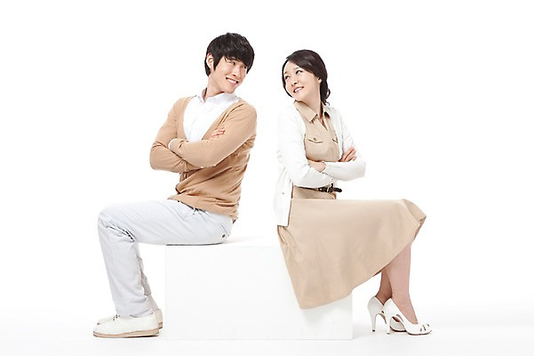 포토 JPG 스튜디오촬영 전신 라이프스타일 부부 커플 여자 남자 행복 포즈 신혼부부 모션 남편 실내 사랑 미소 웃음 누끼 사람 앉기 동양인 성인 두명 라이프 옆모습 30대 마주보기 팔짱 화목 기쁨 한국인 등돌리기 아내 즐거움 장년만 성인만 돌아서기 국내포토 감정 뷰포인트 컨셉 관계 표정 인종 내부 생활 장년 신혼 파일형식