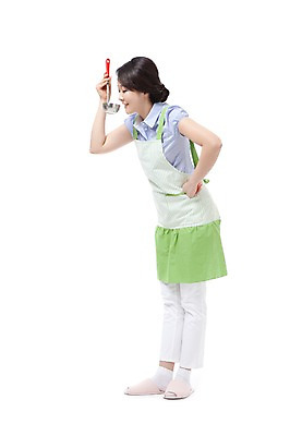 포토 JPG 스튜디오촬영 전신 라이프스타일 식기 응시 여자 행복 허리손 포즈 모션 주방용품 실내 실내화 요리 한명 서기 미소 웃음 들기 누끼 사람 동양인 성인 라이프 30대 앞치마 기쁨 한국인 먹기 즐거움 국자 간보기 여자만 여자한명만 성인여자만 성인한명만 성인여자한명만 장년만 장년여자만 장년여자한명만 성인만 국내포토 1 시선 감정 생활용품 신발 표정 인종 내부 생활 장년 파일형식