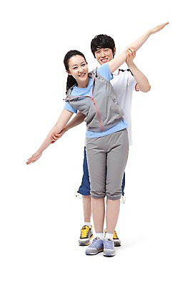 포토 JPG 스튜디오촬영 전신 라이프스타일 커플 여자 남자 행복 포즈 모션 팔벌리기 실내 서기 미소 웃음 누끼 사람 동양인 손짓 성인 두명 라이프 앞모습 30대 운동복 운동 손들기 스트레칭 화목 기쁨 한국인 잡기 목표 즐거움 열정 체조 과정 장년만 성인만 국내포토 옷 감정 뷰포인트 컨셉 관계 표정 건강 인종 내부 생활 장년 파일형식