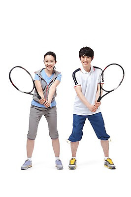 포토 JPG 스튜디오촬영 전신 라이프스타일 커플 여자 남자 스포츠용품 스포츠 포즈 모션 실내 서기 웃음 들기 누끼 사람 동양인 성인 두명 라이프 앞모습 30대 운동복 운동 구기 기쁨 한국인 테니스 라켓 테니스라켓 목표 즐거움 열정 과정 장년만 성인만 국내포토 옷 감정 뷰포인트 컨셉 관계 표정 건강 인종 내부 생활 장년 오브젝트 파일형식