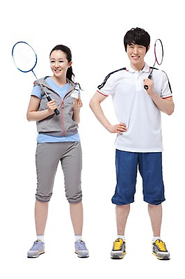 포토 JPG 스튜디오촬영 전신 라이프스타일 커플 여자 남자 스포츠용품 스포츠 포즈 공 모션 실내 서기 미소 웃음 들기 누끼 사람 동양인 성인 두명 라이프 앞모습 30대 운동복 운동 구기 기쁨 한국인 라켓 배드민턴라켓 목표 셔틀콕 즐거움 열정 배드민턴 과정 장년만 성인만 국내포토 옷 감정 뷰포인트 컨셉 관계 표정 건강 인종 내부 생활 장년 오브젝트 파일형식