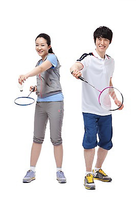 포토 JPG 스튜디오촬영 전신 라이프스타일 커플 여자 남자 스포츠용품 스포츠 포즈 공 모션 실내 서기 미소 웃음 들기 누끼 사람 동양인 성인 두명 라이프 앞모습 30대 운동복 운동 구기 기쁨 한국인 라켓 배드민턴라켓 목표 셔틀콕 즐거움 열정 배드민턴 과정 장년만 성인만 국내포토 옷 감정 뷰포인트 컨셉 관계 표정 건강 인종 내부 생활 장년 오브젝트 파일형식