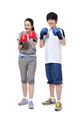 포토 JPG 스튜디오촬영 전신 라이프스타일 커플 여자 남자 행복 스포츠용품 스포츠 포즈 모션 실내 서기 미소 웃음 누끼 사람 동양인 성인 두명 라이프 앞모습 30대 운동복 운동 화목 권투 기쁨 한국인 글러브 권투글러브 목표 즐거움 열정 권투용품 과정 장년만 성인만 국내포토 옷 감정 뷰포인트 장갑 컨셉 관계 표정 건강 인종 내부 생활 장년 격투기 오브젝트 파일형식