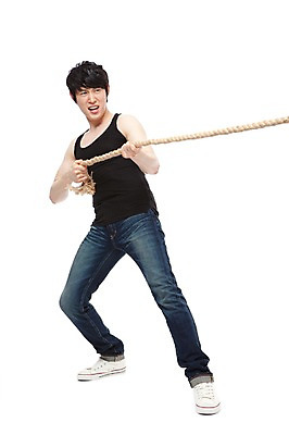 포토 JPG 스튜디오촬영 전신 라이프스타일 남자 밧줄 줄 스포츠 맨라이프 포즈 모션 실내 한명 서기 누끼 사람 동양인 성인 라이프 30대 민소매 운동 경쟁 한국인 청바지 잡기 목표 열정 줄다리기 과정 남자만 남자한명만 성인남자만 성인한명만 성인남자한명만 장년만 장년남자만 장년남자한명만 성인만 국내포토 1 감정 컨셉 상의 바지 놀이 건강 인종 내부 생활 장년 파일형식