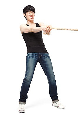 포토 JPG 스튜디오촬영 전신 라이프스타일 남자 밧줄 줄 스포츠 맨라이프 포즈 모션 실내 한명 서기 누끼 사람 동양인 성인 라이프 30대 민소매 운동 경쟁 한국인 청바지 잡기 목표 열정 줄다리기 과정 남자만 남자한명만 성인남자만 성인한명만 성인남자한명만 장년만 장년남자만 장년남자한명만 성인만 국내포토 1 감정 컨셉 상의 바지 놀이 건강 인종 내부 생활 장년 파일형식