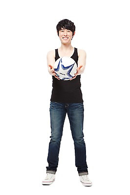 포토 JPG 스튜디오촬영 전신 라이프스타일 남자 스포츠용품 스포츠 맨라이프 포즈 축구공 공 축구용품 모션 실내 한명 서기 미소 웃음 들기 누끼 사람 동양인 성인 라이프 앞모습 30대 민소매 운동 구기 축구 기쁨 한국인 청바지 목표 즐거움 열정 과정 남자만 남자한명만 성인남자만 성인한명만 성인남자한명만 장년만 장년남자만 장년남자한명만 성인만 국내포토 1 감정 뷰포인트 컨셉 상의 바지 표정 건강 인종 내부 생활 장년 오브젝트 파일형식