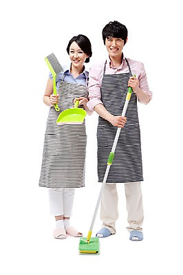 포토 JPG 스튜디오촬영 전신 라이프스타일 부부 커플 여자 남자 포즈 가사 신혼부부 실내 서기 웃음 들기 누끼 사람 동양인 성인 두명 라이프 앞모습 30대 앞치마 기쁨 한국인 청소도구 빗자루 청소 즐거움 걸레 걸레질 쓰레받기 봉걸레 장년만 성인만 국내포토 감정 뷰포인트 관계 모션 표정 인종 내부 생활 장년 도구 신혼 파일형식