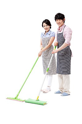 포토 JPG 스튜디오촬영 전신 라이프스타일 부부 커플 여자 남자 포즈 가사 신혼부부 실내 서기 웃음 들기 누끼 사람 동양인 성인 두명 라이프 30대 앞치마 기쁨 한국인 밀기 청소도구 청소 즐거움 걸레 걸레질 봉걸레 장년만 성인만 국내포토 감정 관계 모션 표정 인종 내부 생활 장년 도구 신혼 파일형식