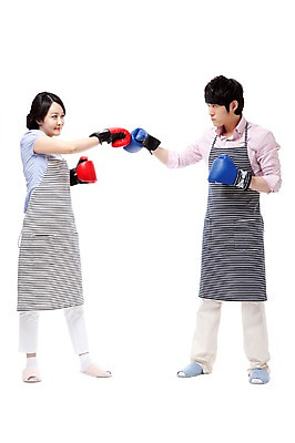 포토 JPG 스튜디오촬영 전신 라이프스타일 부부 커플 여자 남자 스포츠용품 포즈 신혼부부 모션 실내 서기 미소 웃음 누끼 사람 동양인 경기 성인 두명 라이프 30대 마주보기 앞치마 경쟁 권투 기쁨 한국인 글러브 권투글러브 펀치 즐거움 싸움 부부싸움 권투용품 맞대기 장년만 성인만 국내포토 감정 스포츠 장갑 컨셉 관계 표정 인종 내부 생활 장년 격투기 오브젝트 신혼 파일형식