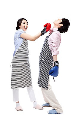 포토 JPG 스튜디오촬영 전신 라이프스타일 부부 커플 여자 남자 스포츠용품 포즈 신혼부부 모션 실내 서기 미소 웃음 누끼 사람 동양인 경기 성인 두명 라이프 30대 앞치마 경쟁 권투 기쁨 한국인 글러브 권투글러브 펀치 즐거움 싸움 부부싸움 권투용품 장년만 성인만 국내포토 감정 스포츠 장갑 컨셉 관계 표정 인종 내부 생활 장년 격투기 오브젝트 신혼 파일형식