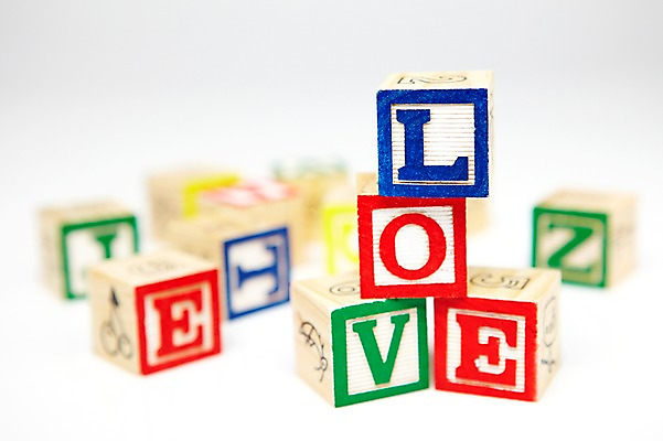 포토 JPG 스튜디오촬영 문자 알파벳 영어 컬러 대문자 실내 사랑 사람없음 목재 아웃포커스 단어 쌓기 블록 그림 국내포토 나무 감정 재료 모션 촬영기법 내부 파일형식