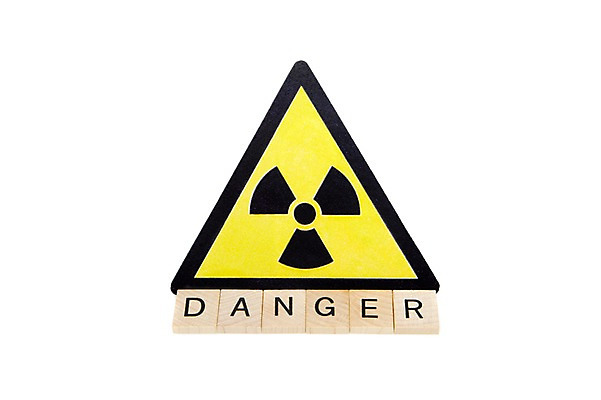 포토 JPG 스튜디오촬영 문자 기호 영어 컬러 표시 대문자 실내 사람없음 픽토그램 위험 심볼 방사선 나무블록 국내포토 컨셉 내부 목재 블록 파일형식