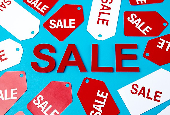 포토 JPG 스튜디오촬영 문자 알파벳 영어 컬러 대문자 실내 사람없음 빨간색 파란색 단어 쇼핑 하이앵글 꼬리표 판매 세일 국내포토 뷰포인트 내부 라벨 파일형식