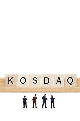 포토 JPG 스튜디오촬영 문자 알파벳 영어 인형 컬러 비즈니스 대문자 한국 실내 사람없음 목재 금융 경제 단어 하이앵글 블록 피규어 증권 주식 증시 코스닥 주식시장 국내포토 나무 아시아 뷰포인트 재료 내부 미니어처 파일형식