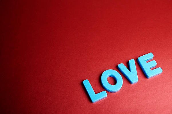 포토 JPG 스튜디오촬영 문자 알파벳 영어 컬러 대문자 실내 사랑 사람없음 빨간색 파란색 단어 국내포토 감정 내부 파일형식