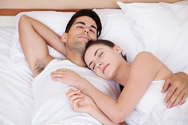 포토 JPG 서양인 외국인 해외기획촬영 해외 라이프스타일 부부 커플 여자 2011년태국 남자 행복 여유 커플라이프 포즈 신혼부부 베개 침구 휴가 휴식 실내 사랑 미소 웃음 사람 상반신 20대 성인 두명 라이프 앞모습 눕기 눈감음 침실 이불 잠 수면 즐거움 팔베개 청년만 성인만 국내포토 감정 뷰포인트 컨셉 관계 모션 표정 인종 청년 내부 생활 물 신혼 파일형식