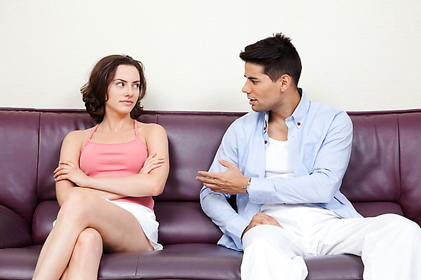 포토 JPG 서양인 외국인 해외기획촬영 해외 라이프스타일 부부 커플 여자 2011년태국 남자 감정 여유 커플라이프 포즈 신혼부부 휴식 실내 사람 앉기 20대 성인 두명 라이프 소파 마주보기 팔짱 분노 찡그림 외면 싸움 부부싸움 삐침 청년만 성인만 국내포토 컨셉 의자 관계 모션 표정 인종 청년 내부 생활 신혼 파일형식