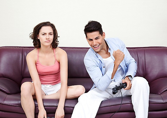 포토 JPG 서양인 외국인 해외기획촬영 해외 라이프스타일 부부 커플 여자 2011년태국 남자 행복 여유 커플라이프 포즈 신혼부부 놀이 휴가 휴식 실내 웃음 사람 앉기 20대 성인 두명 라이프 앞모습 소파 놀이용품 경쟁 기쁨 게임 우승 좌절 게임기 즐거움 패배 조이스틱 청년만 성인만 국내포토 감정 뷰포인트 컨셉 의자 관계 모션 표정 인종 청년 내부 생활 최고 오브젝트 신혼 파일형식